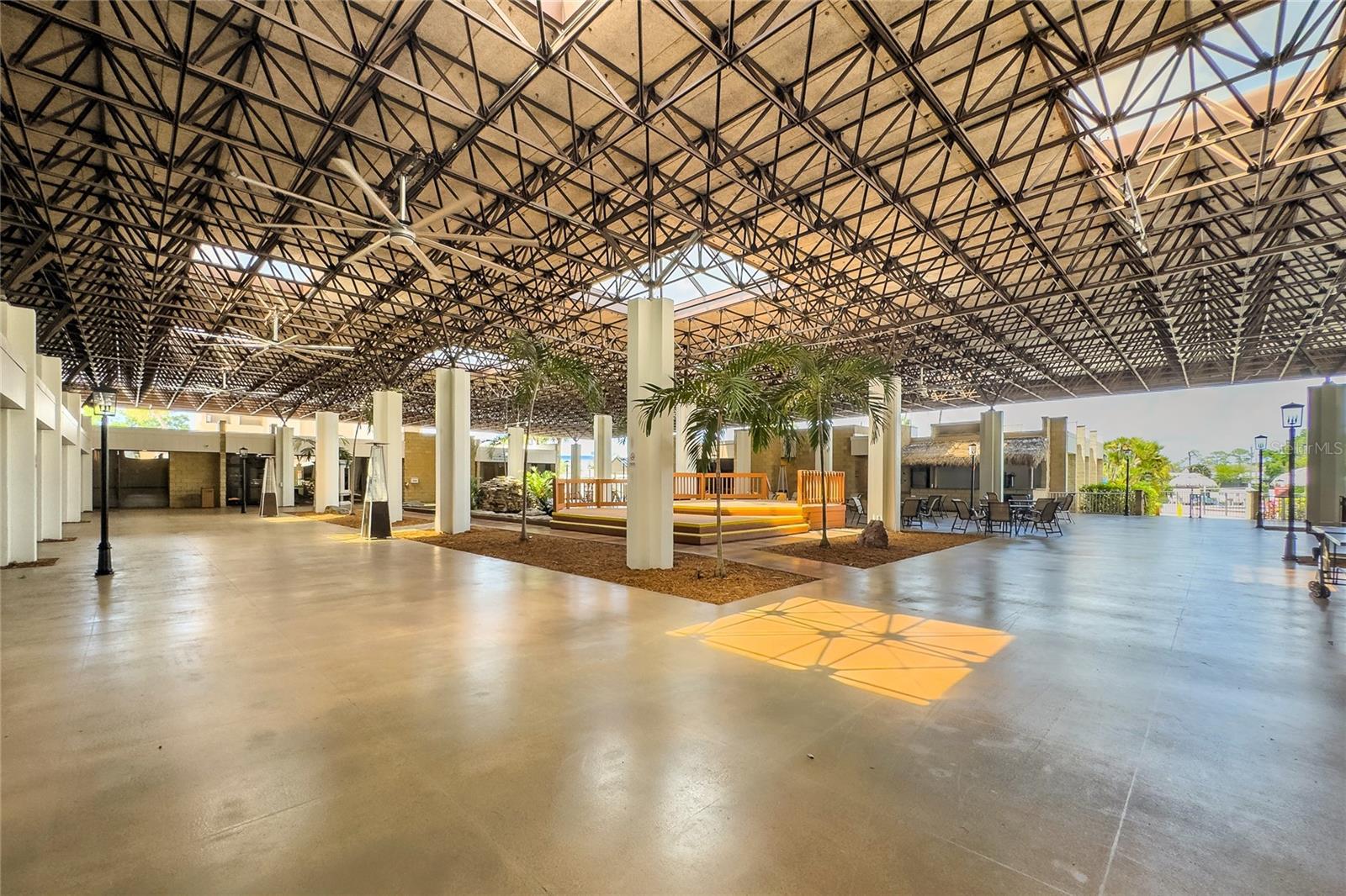 7 LAKES CONDO - Residential