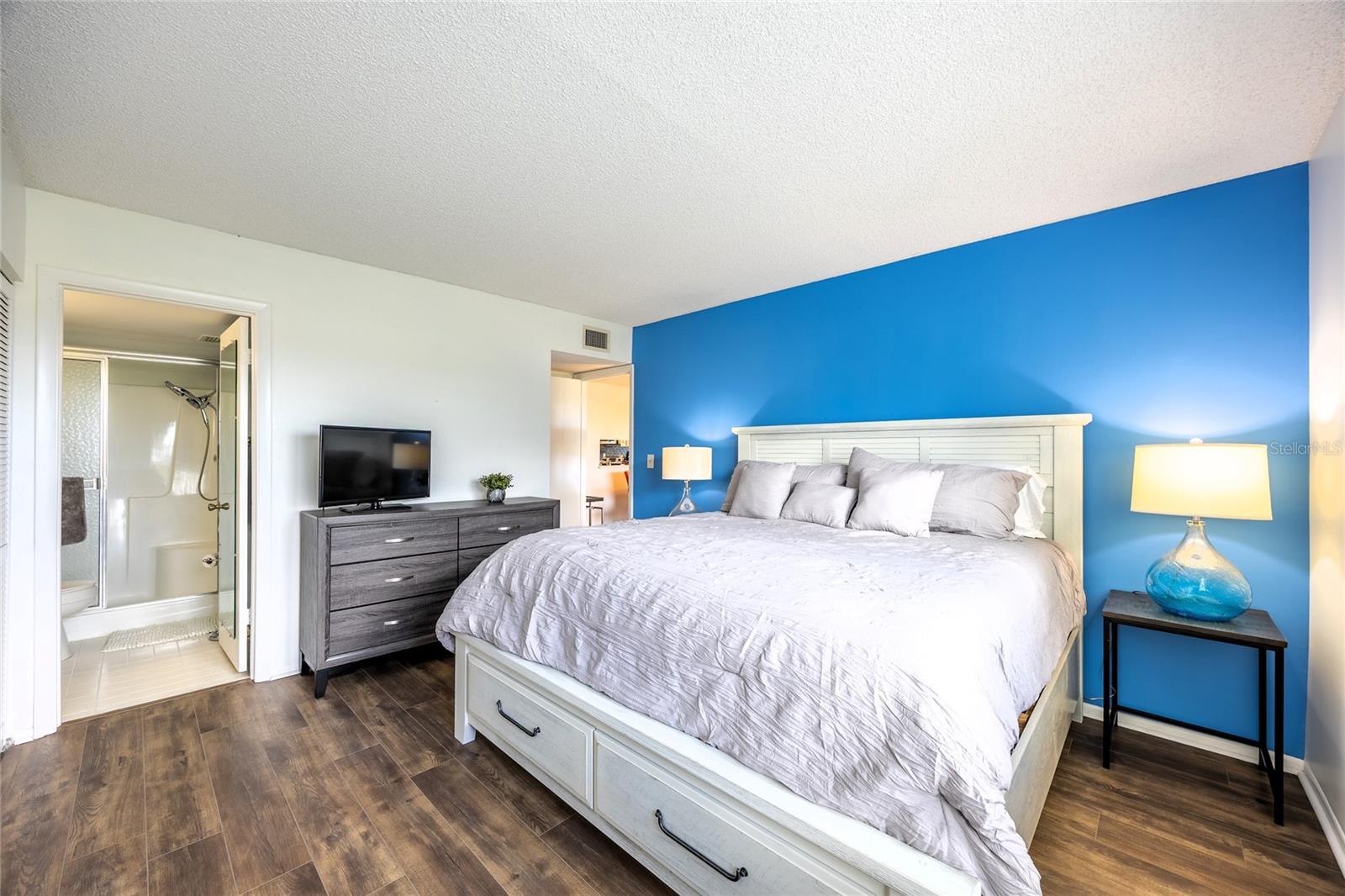 7 LAKES CONDO - Residential