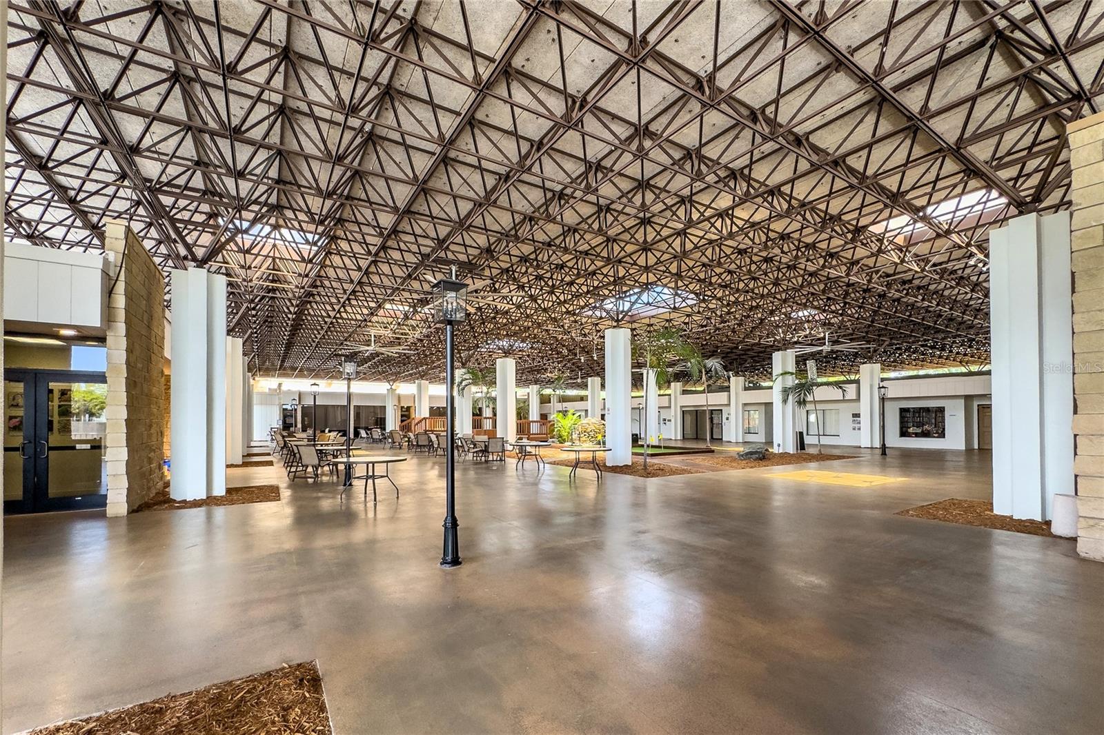 7 LAKES CONDO - Residential