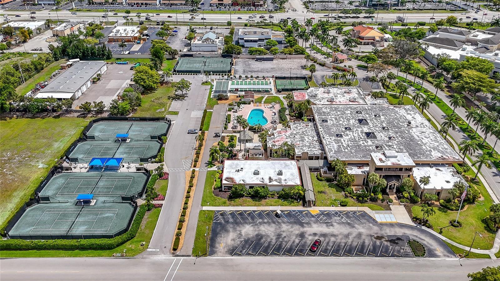 7 LAKES CONDO - Residential