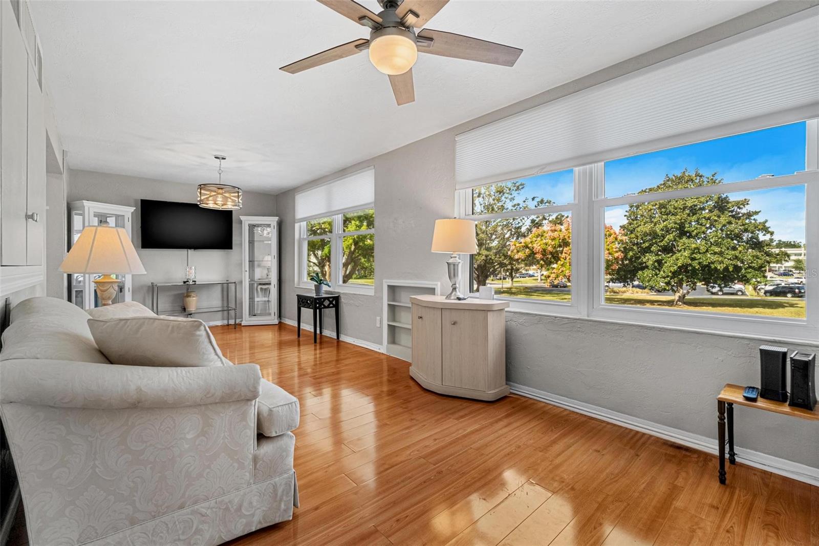 ON TOP OF THE WORLD - Residential