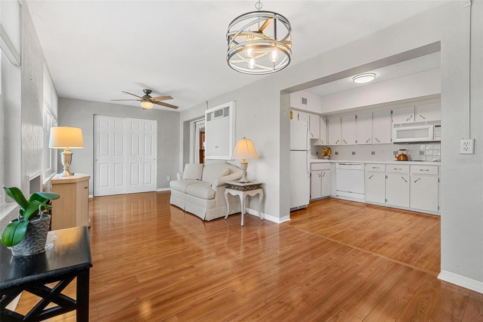 ON TOP OF THE WORLD - Residential