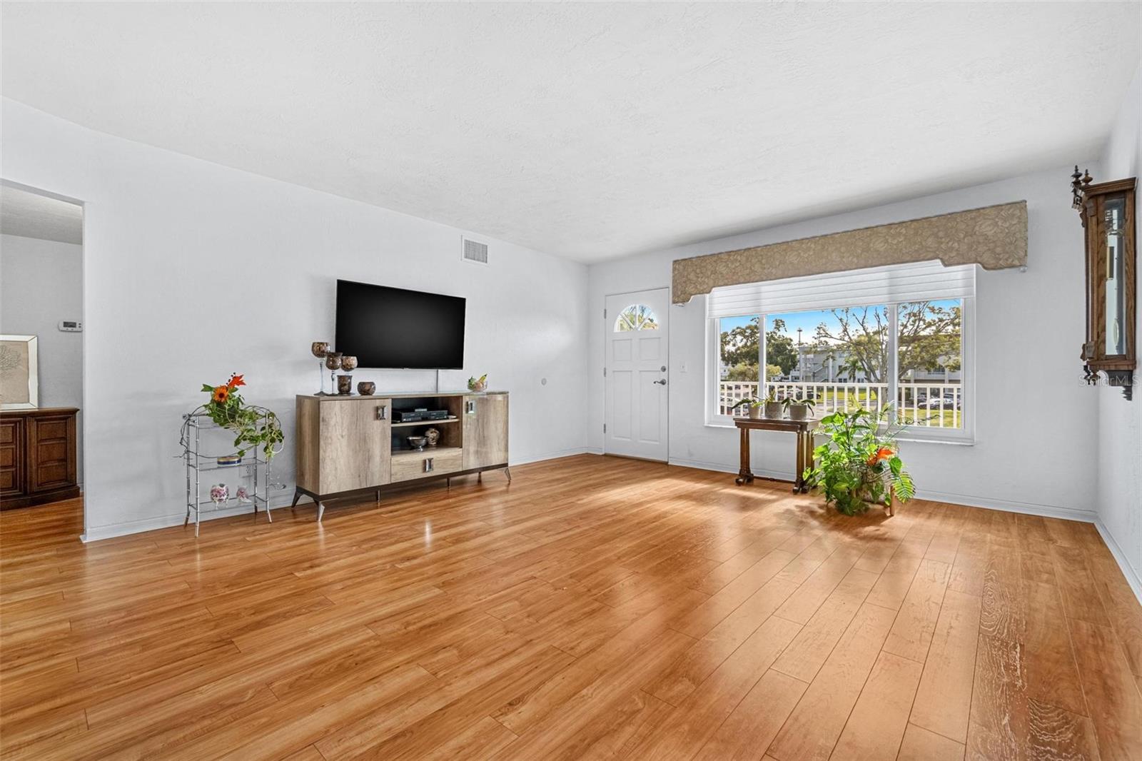 ON TOP OF THE WORLD - Residential