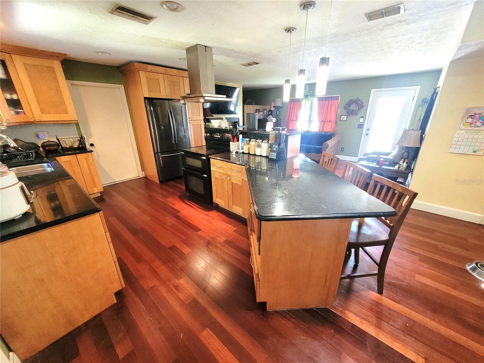 PRESIDENTIAL MANOR UNIT 2B - Residential