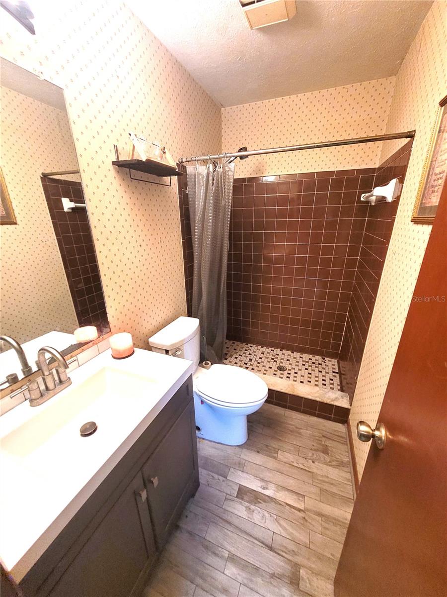 PRESIDENTIAL MANOR UNIT 2B - Residential