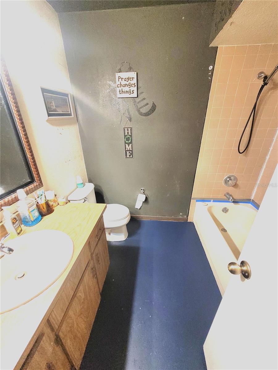 PRESIDENTIAL MANOR UNIT 2B - Residential