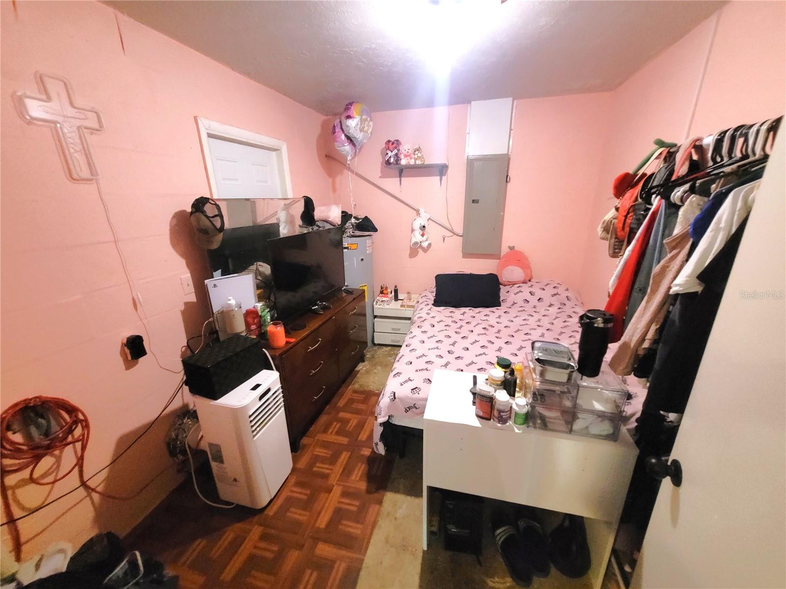 PRESIDENTIAL MANOR UNIT 2B - Residential