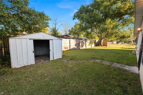 A home in LAKELAND