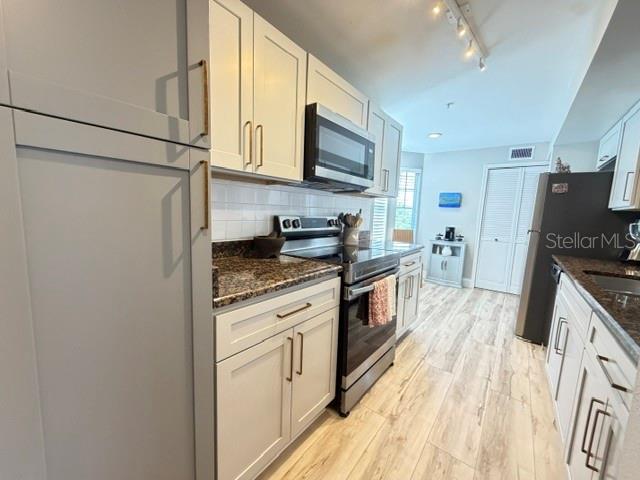 RESIDENCES AT SABAL POINT A CONDO - Residential