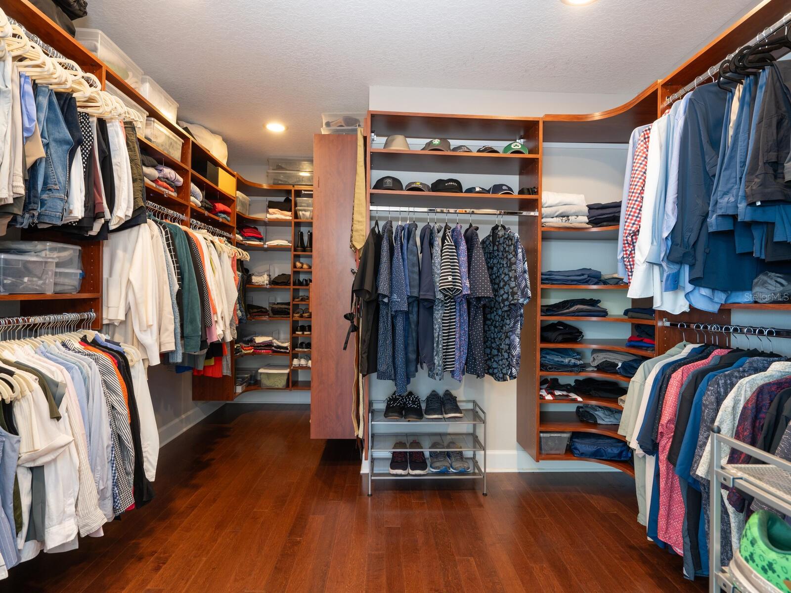 COUNTRY CLUB SHORES SEC 02 - Residential