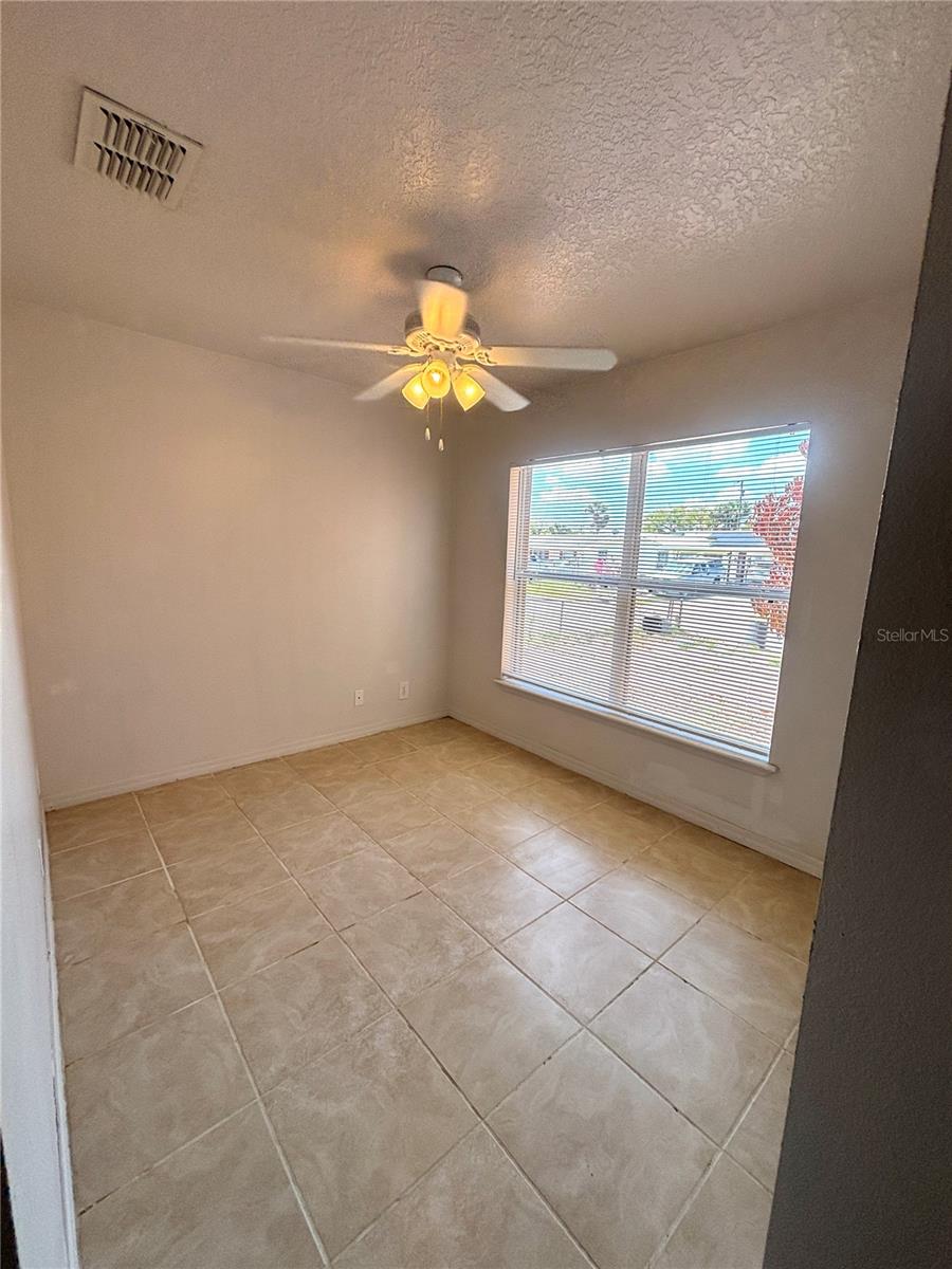 LOT 4 BLK 9 WEATHERSFIELD FIRST ADD PB 12 PG 67 - Residential Lease