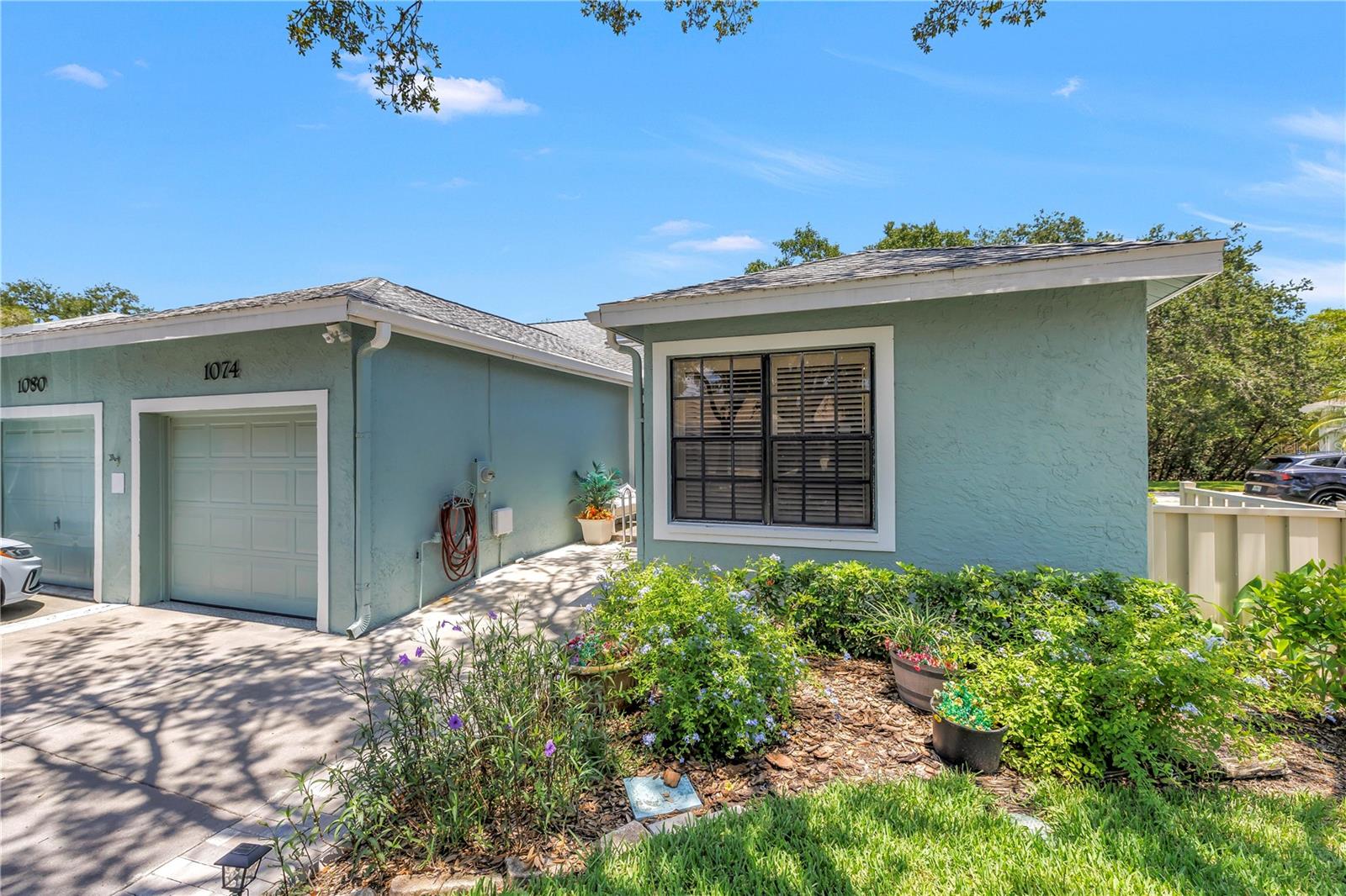 1074 SANABEL COURT NE