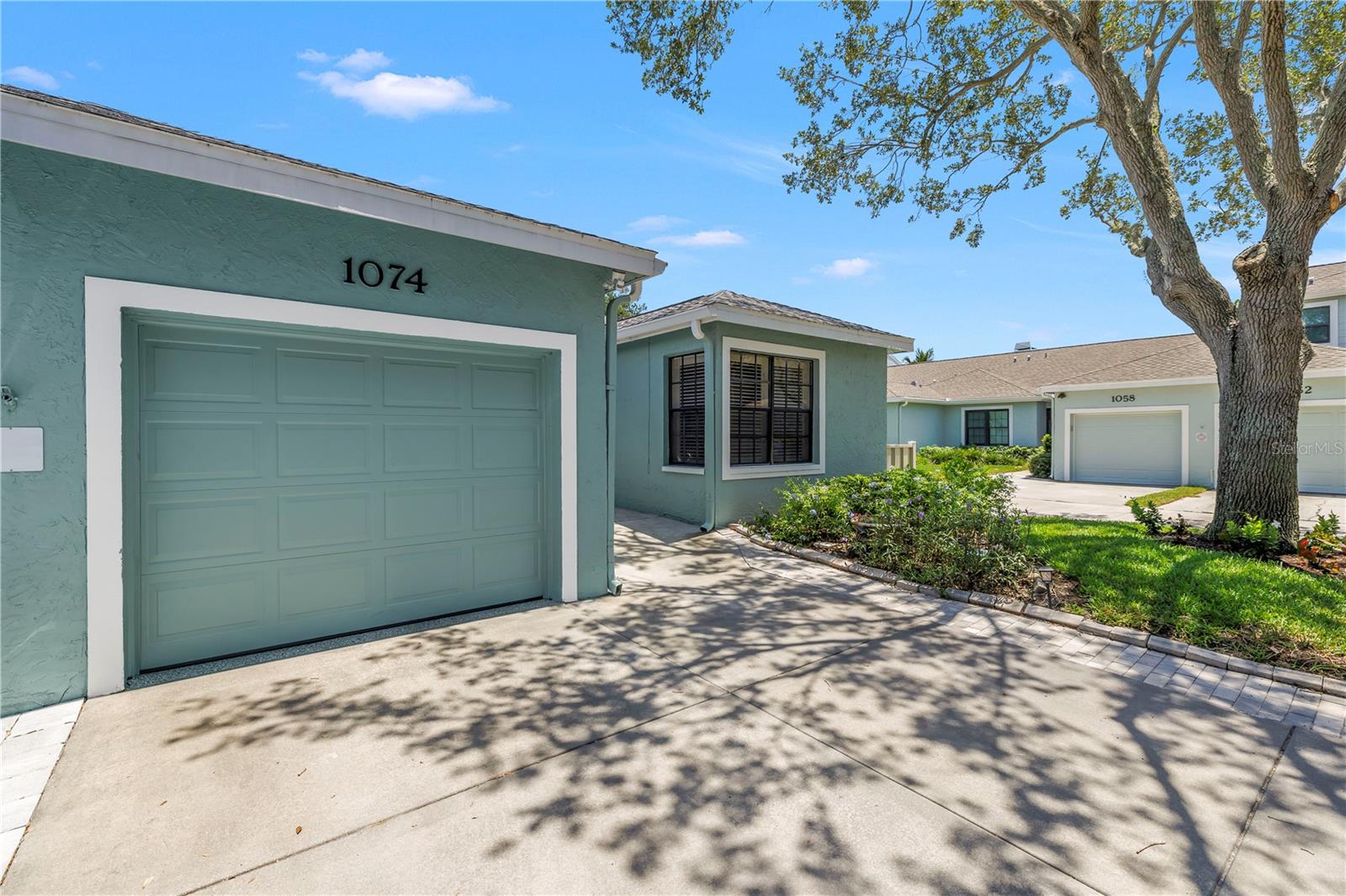 1074 SANABEL COURT NE