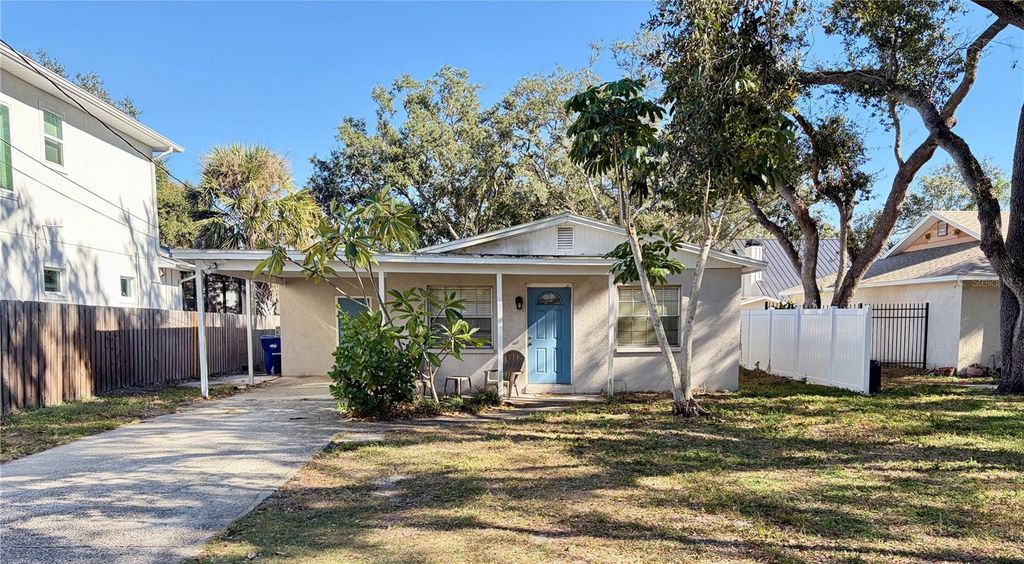 Photo of 5502 S Elkins Avenue, Tampa, FL 33611 (MLS # TB8462608)