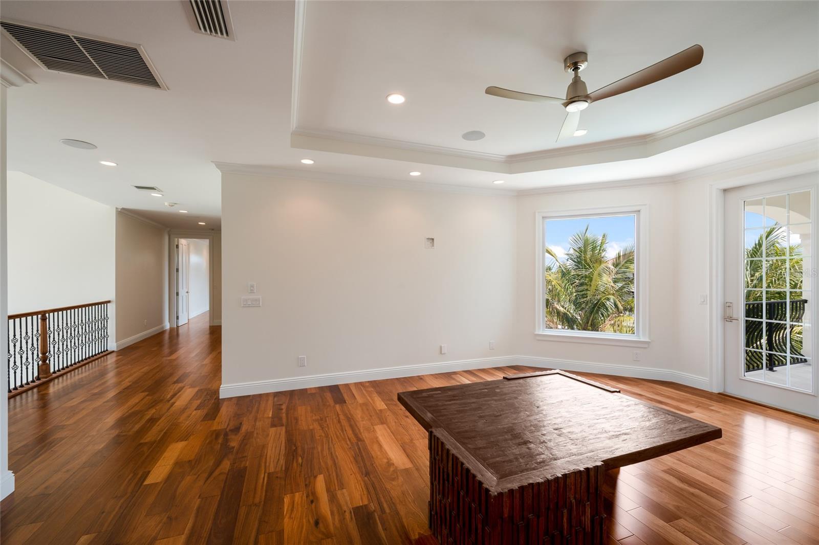 COUNTRY CLUB SHORES - Residential