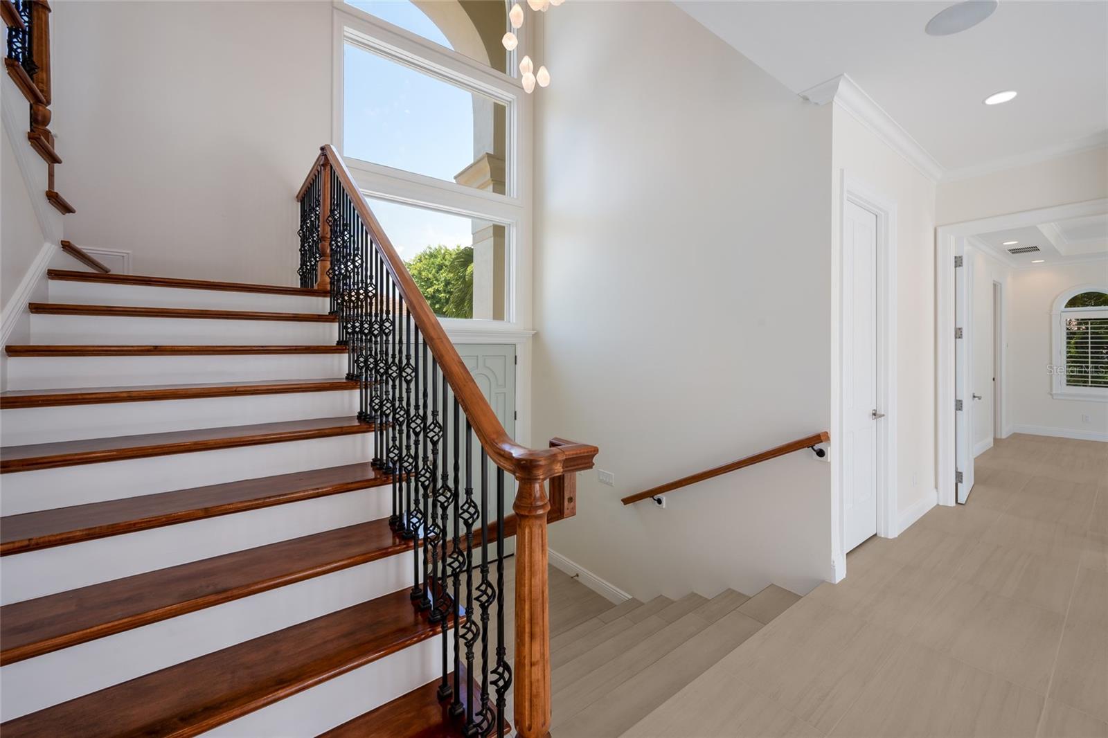 COUNTRY CLUB SHORES - Residential