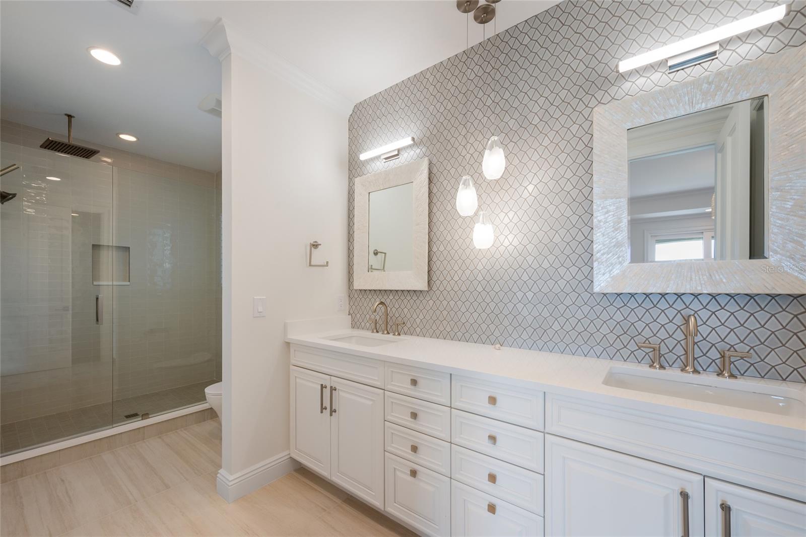 COUNTRY CLUB SHORES - Residential