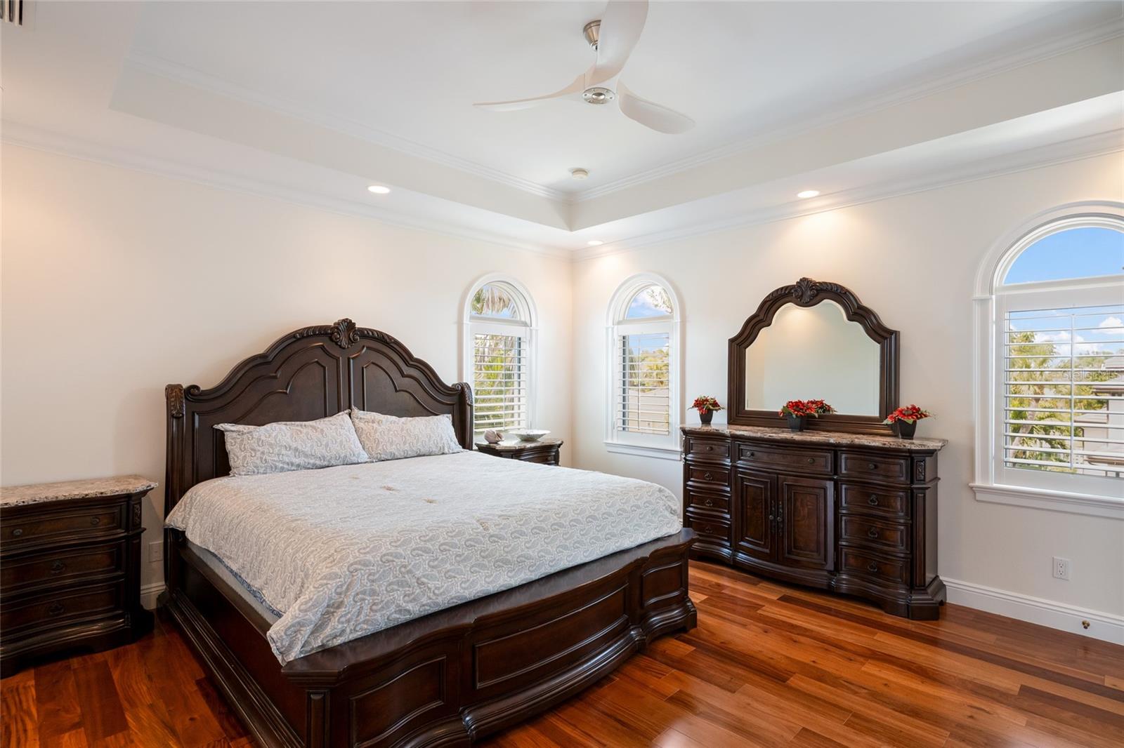 COUNTRY CLUB SHORES - Residential