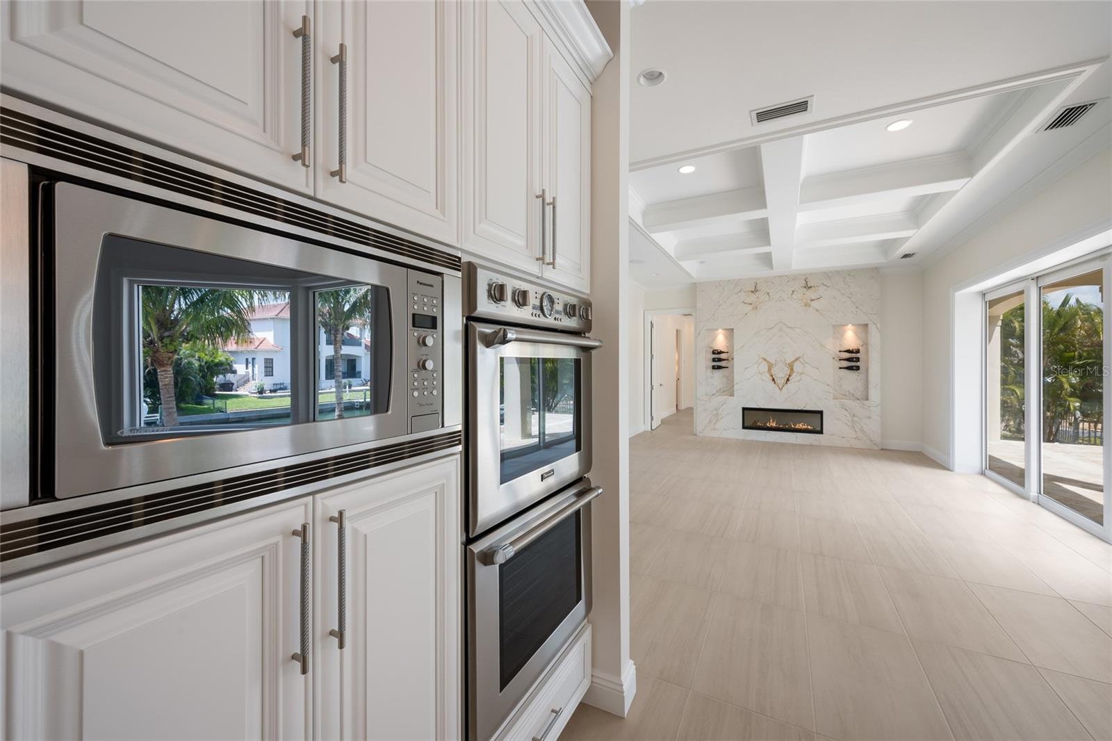 COUNTRY CLUB SHORES - Residential