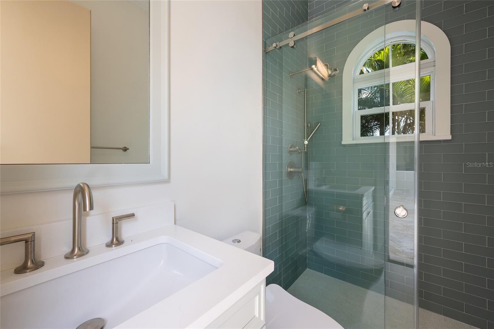 COUNTRY CLUB SHORES - Residential