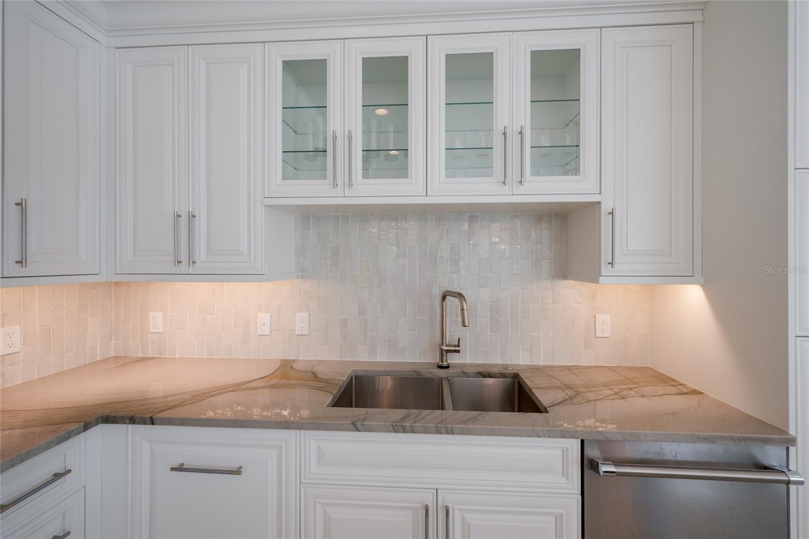 COUNTRY CLUB SHORES - Residential