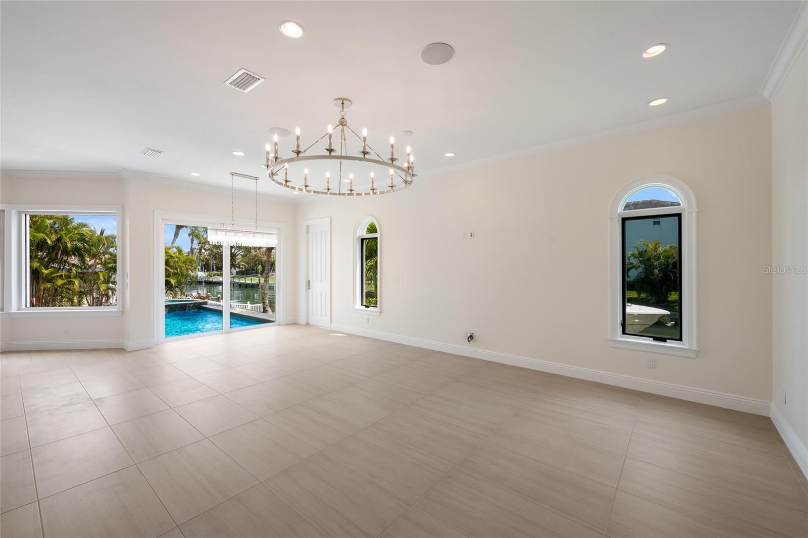 COUNTRY CLUB SHORES - Residential