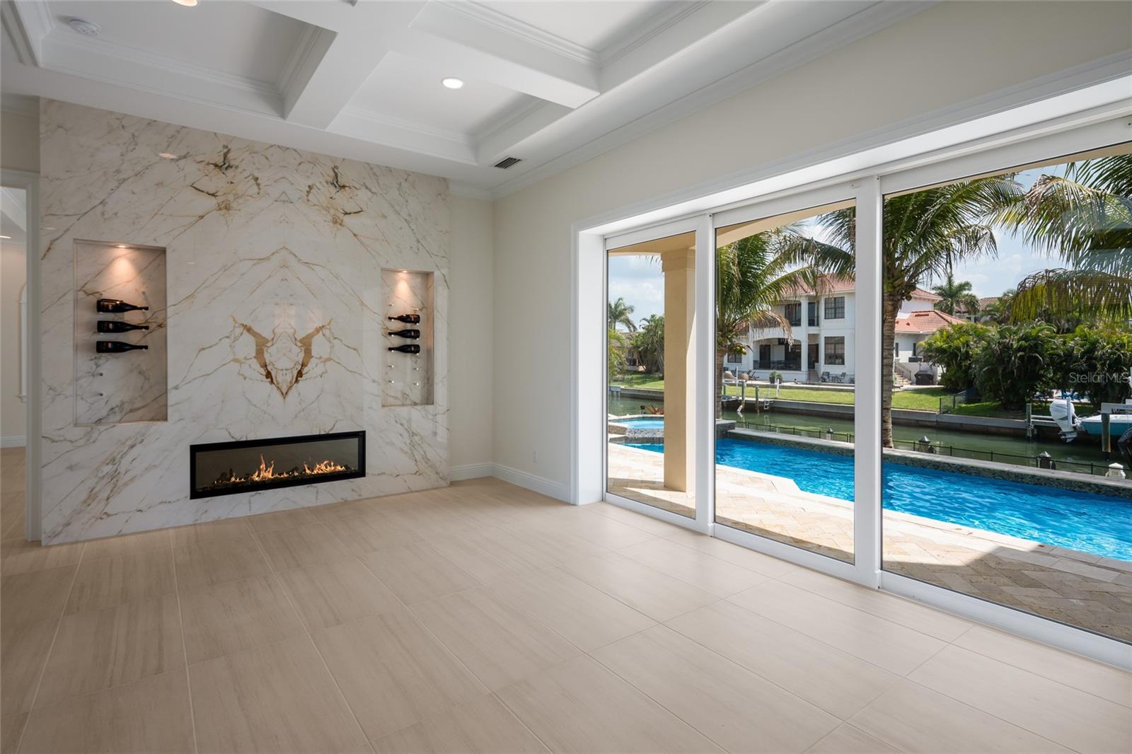 COUNTRY CLUB SHORES - Residential