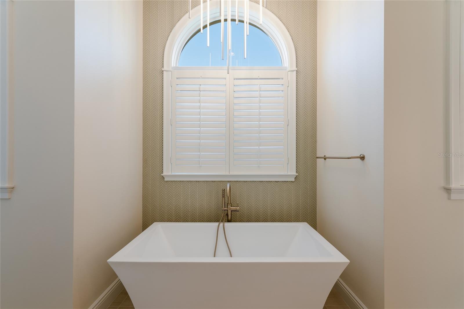 COUNTRY CLUB SHORES - Residential