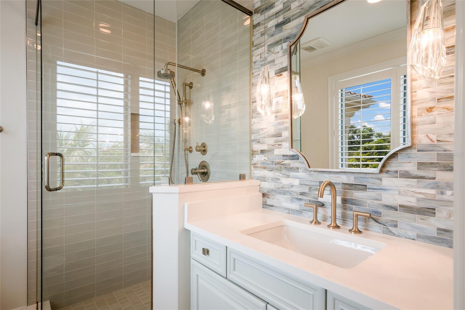 COUNTRY CLUB SHORES - Residential