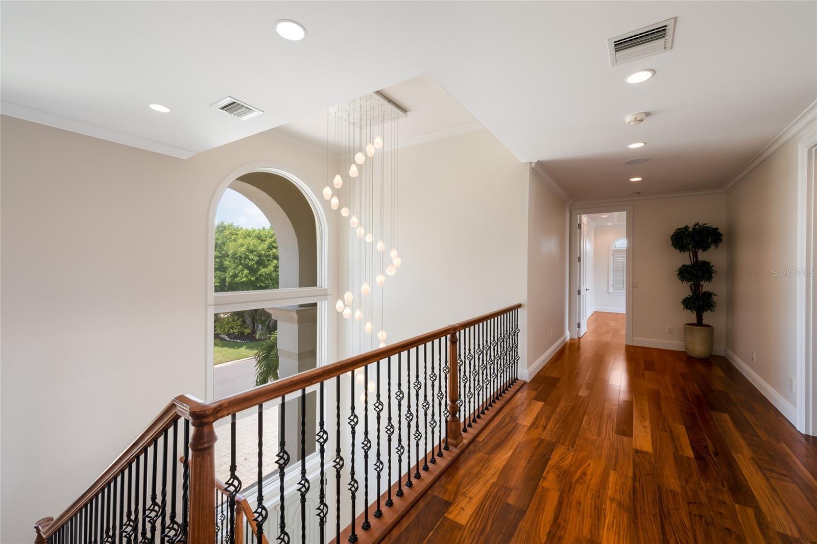 COUNTRY CLUB SHORES - Residential