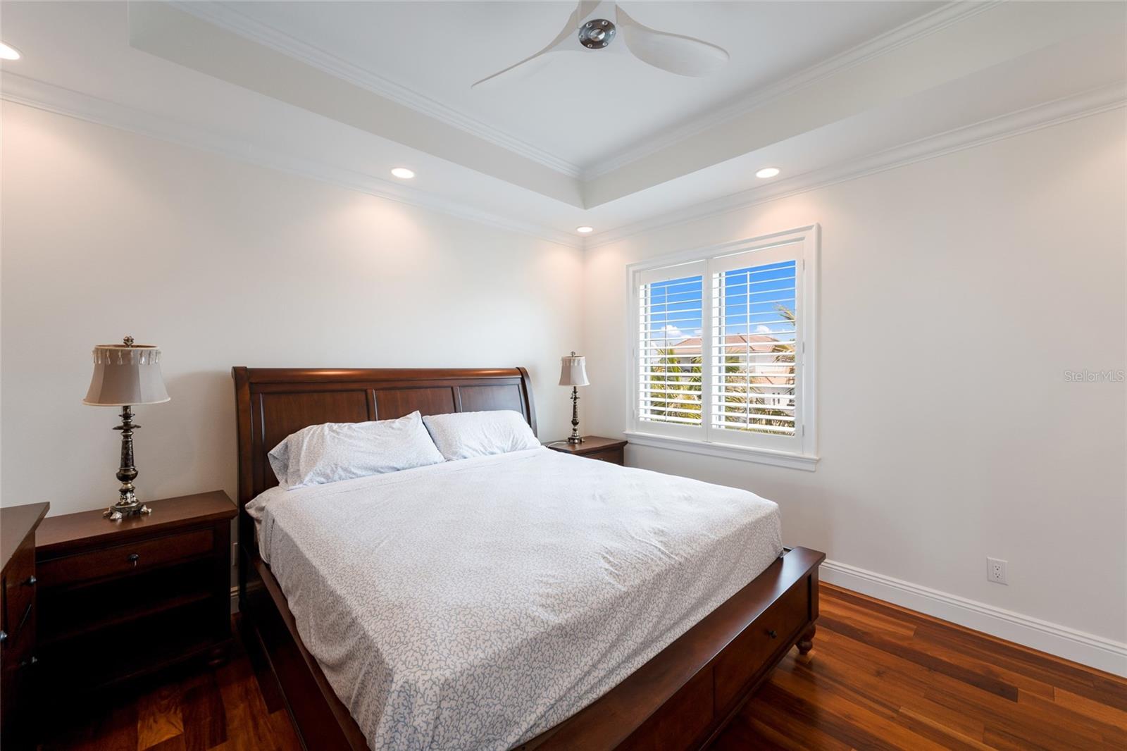 COUNTRY CLUB SHORES - Residential