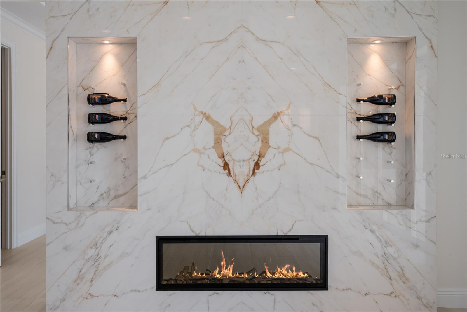 COUNTRY CLUB SHORES - Residential