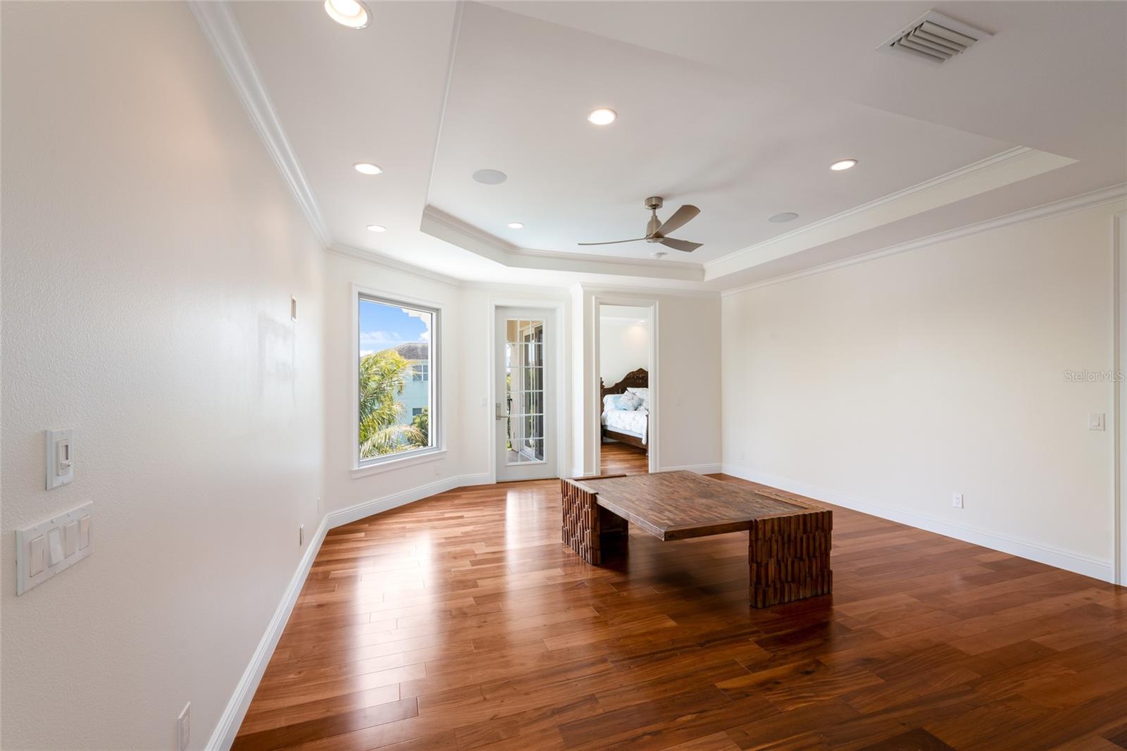 COUNTRY CLUB SHORES - Residential