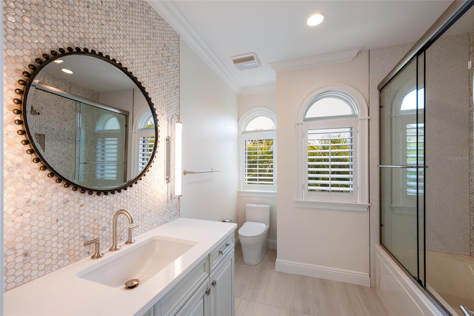 COUNTRY CLUB SHORES - Residential