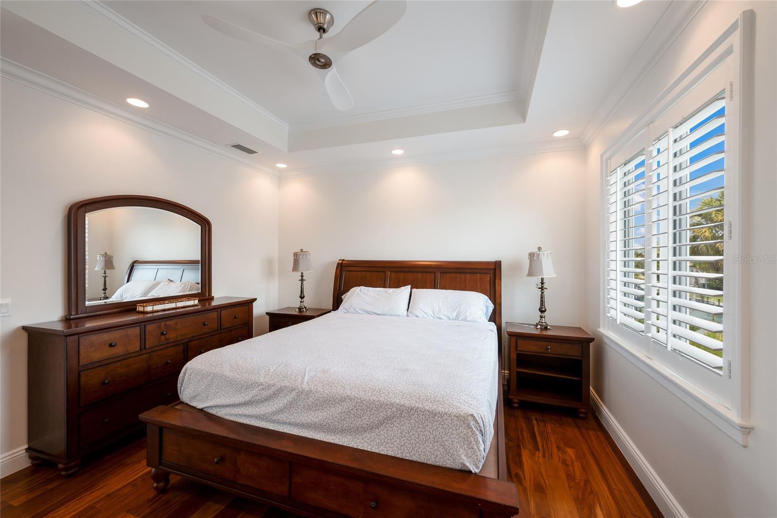 COUNTRY CLUB SHORES - Residential