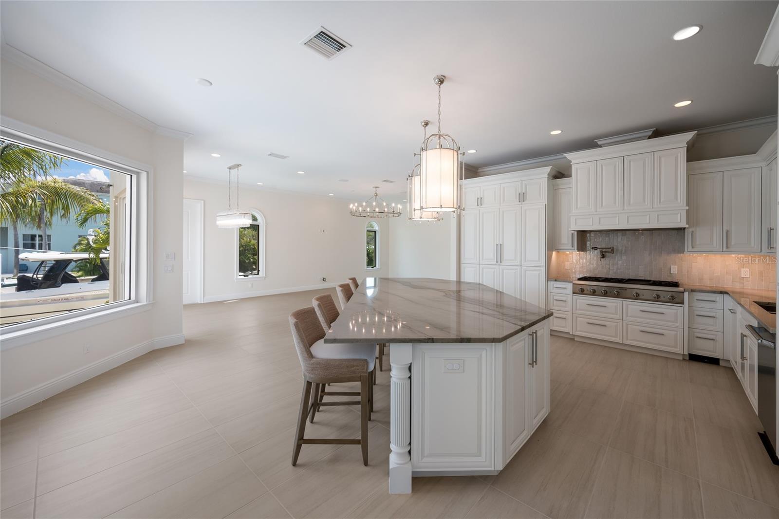 COUNTRY CLUB SHORES - Residential