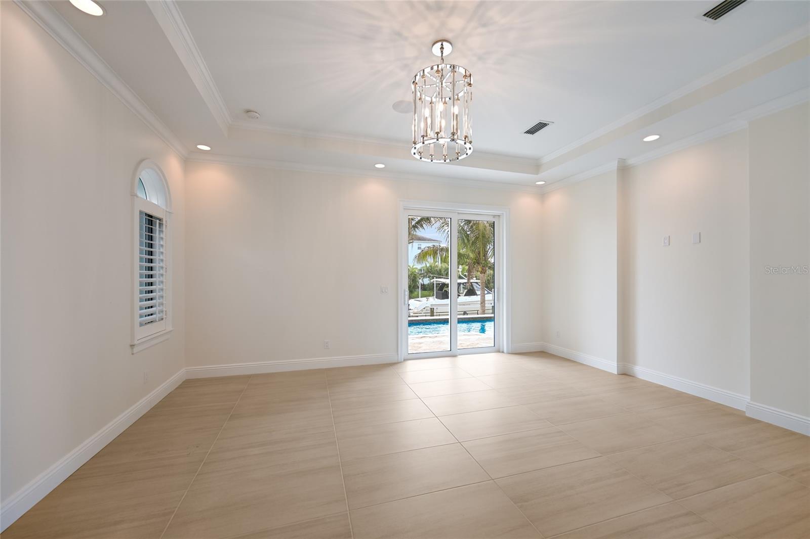 COUNTRY CLUB SHORES - Residential