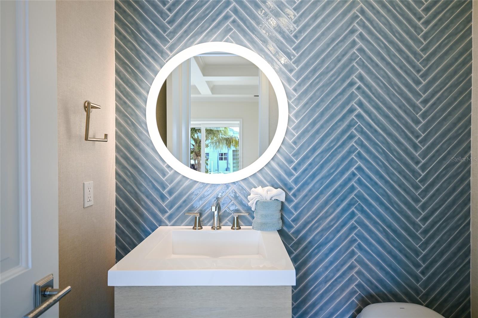 COUNTRY CLUB SHORES - Residential