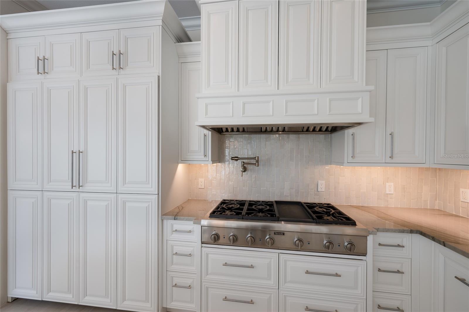 COUNTRY CLUB SHORES - Residential