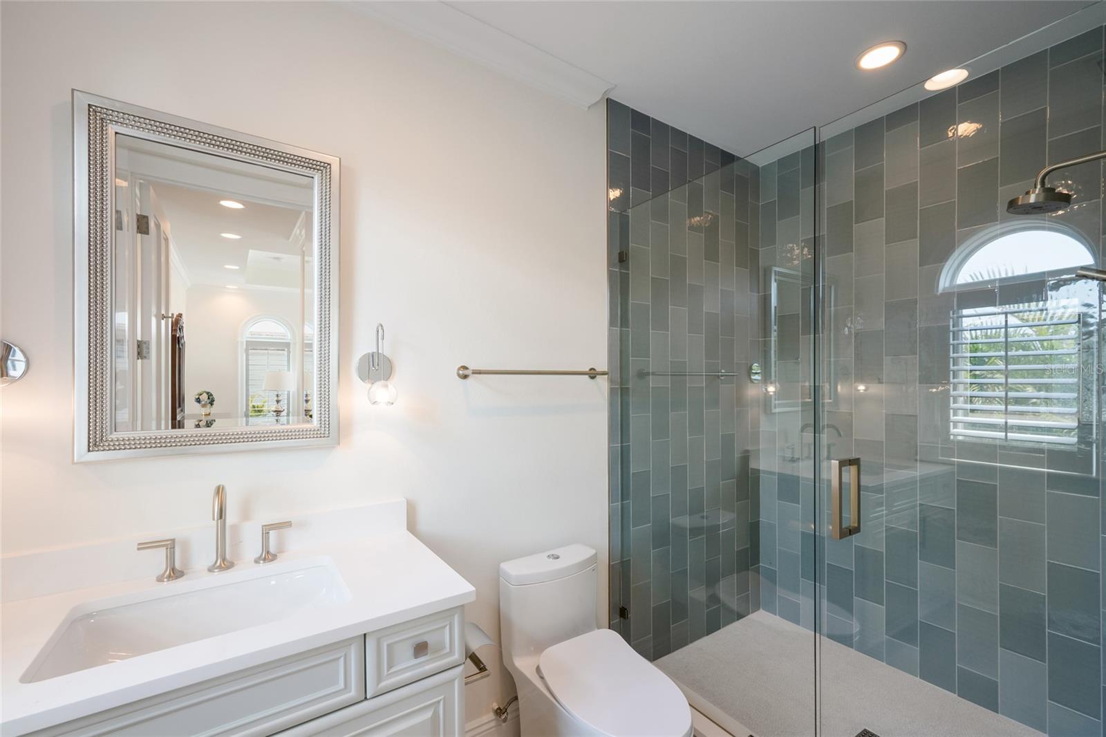 COUNTRY CLUB SHORES - Residential