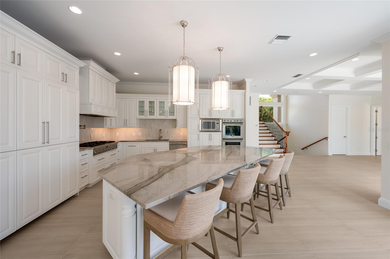 COUNTRY CLUB SHORES - Residential