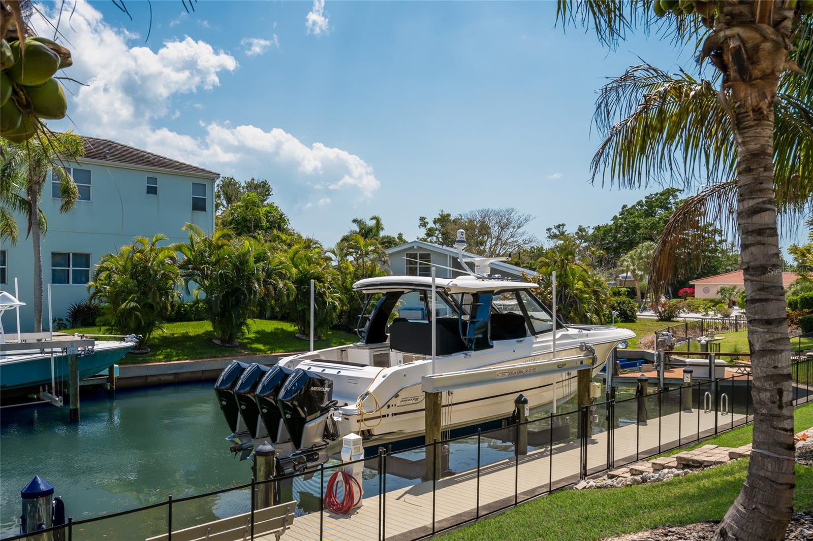 COUNTRY CLUB SHORES - Residential