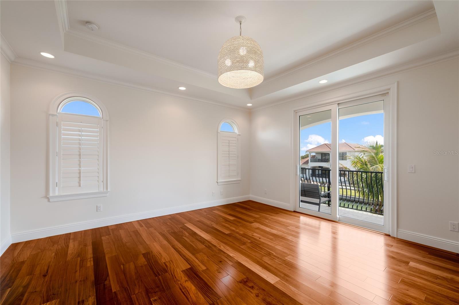 COUNTRY CLUB SHORES - Residential