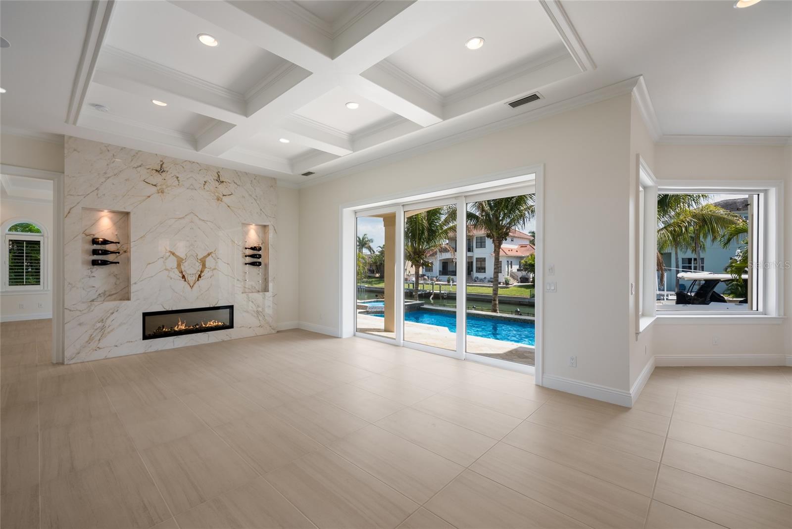 COUNTRY CLUB SHORES - Residential