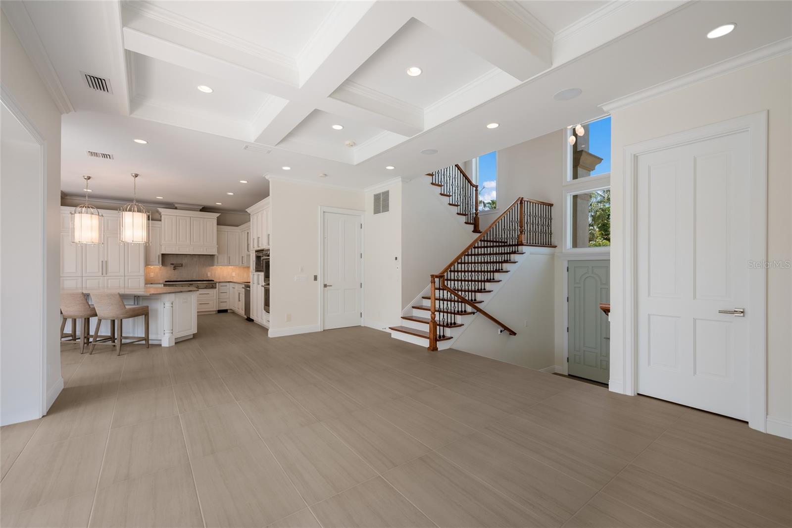 COUNTRY CLUB SHORES - Residential