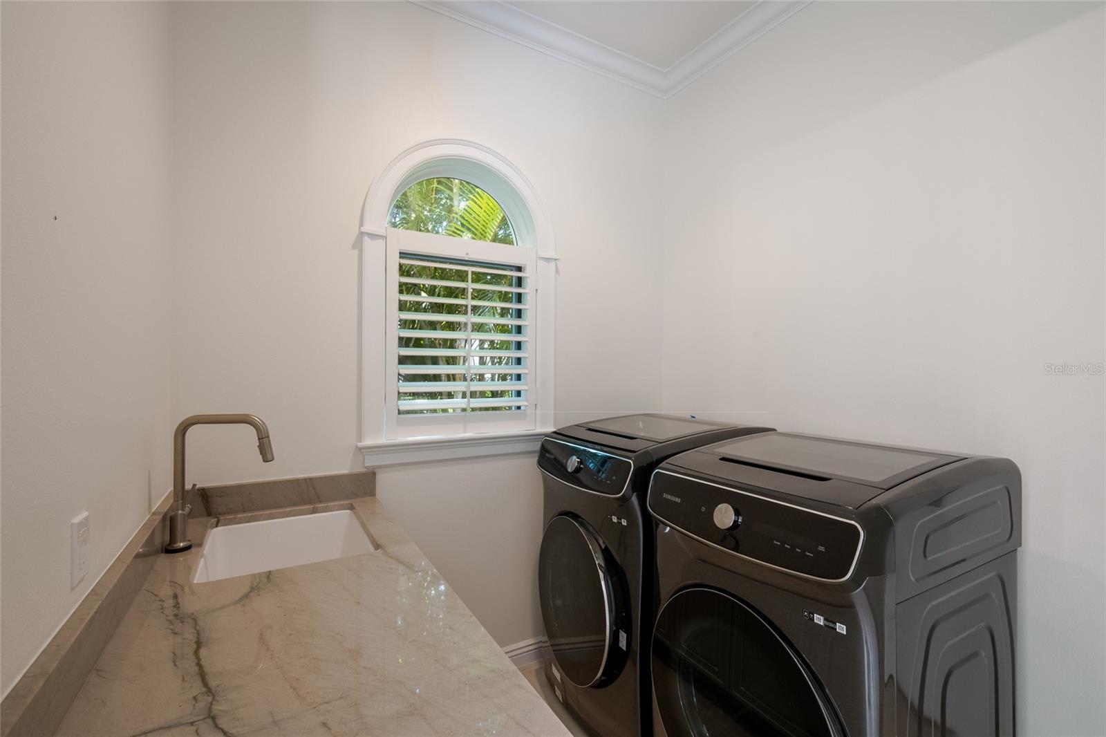 COUNTRY CLUB SHORES - Residential