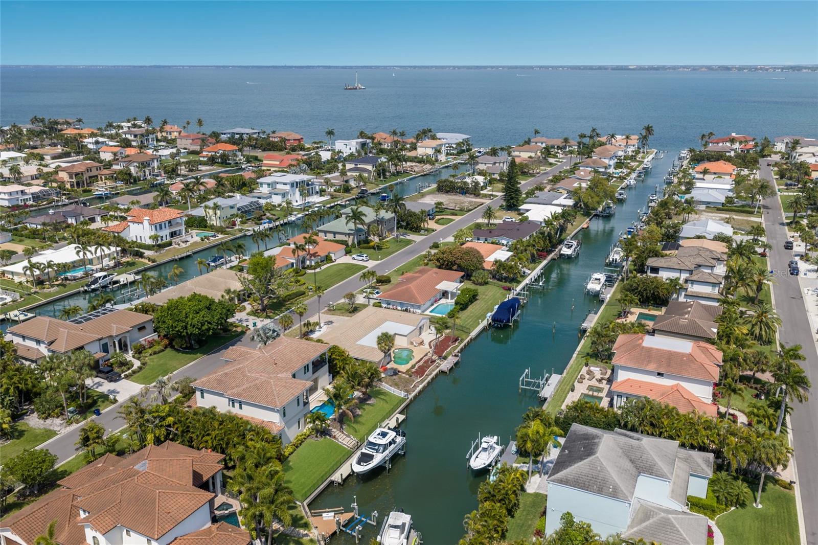 COUNTRY CLUB SHORES - Residential