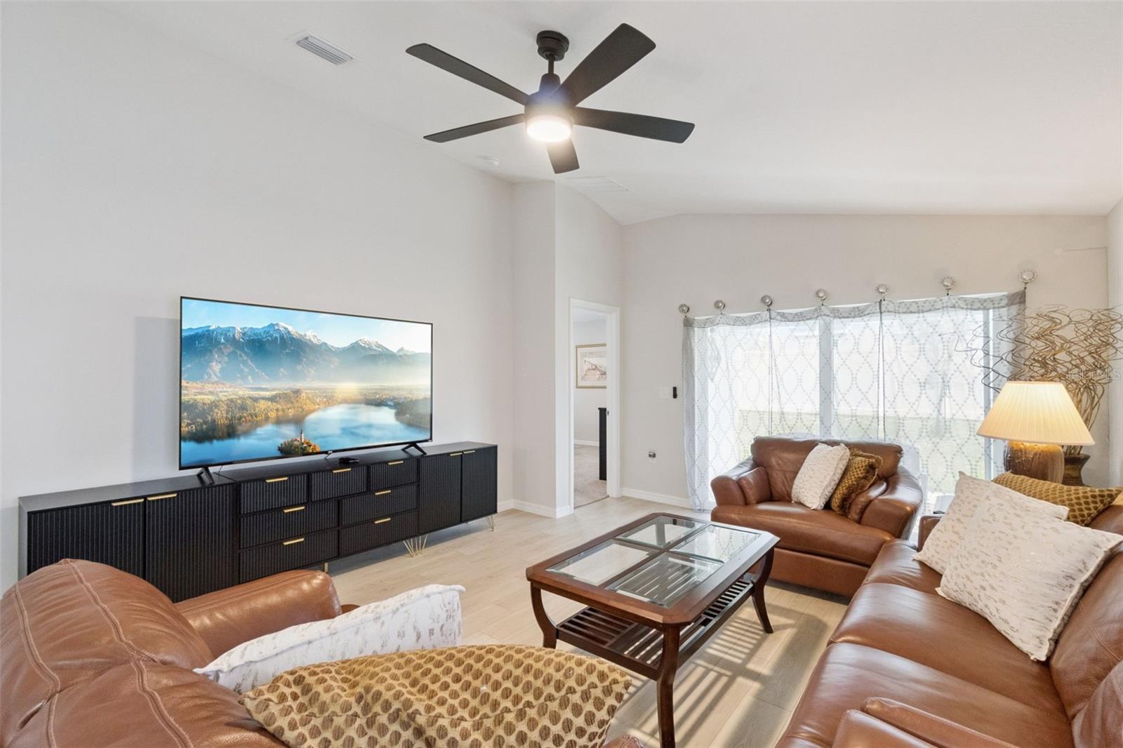 SCENIC TER SOUTH PH 1 - Residential