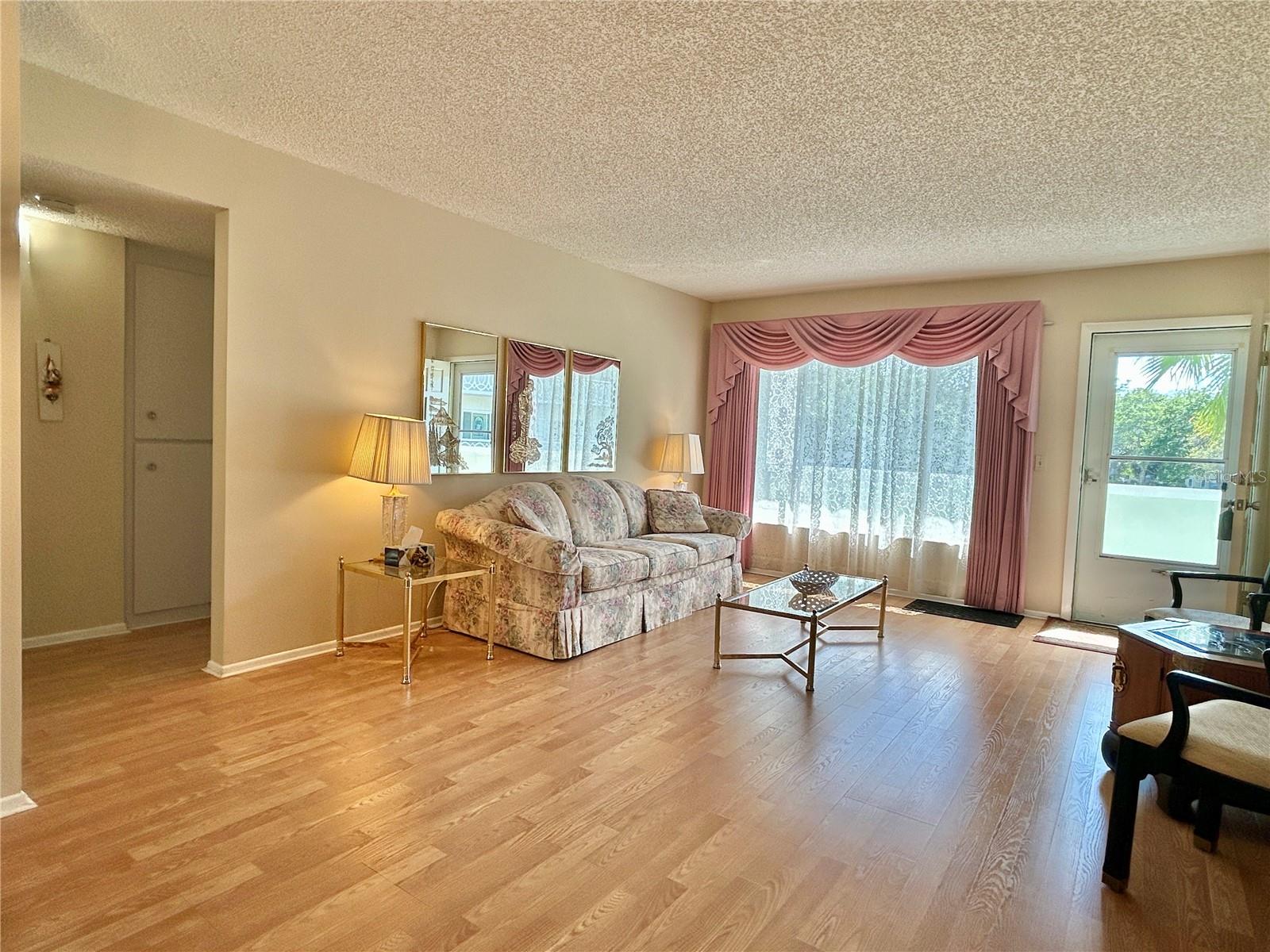 ON TOP OF THE WORLD - Residential