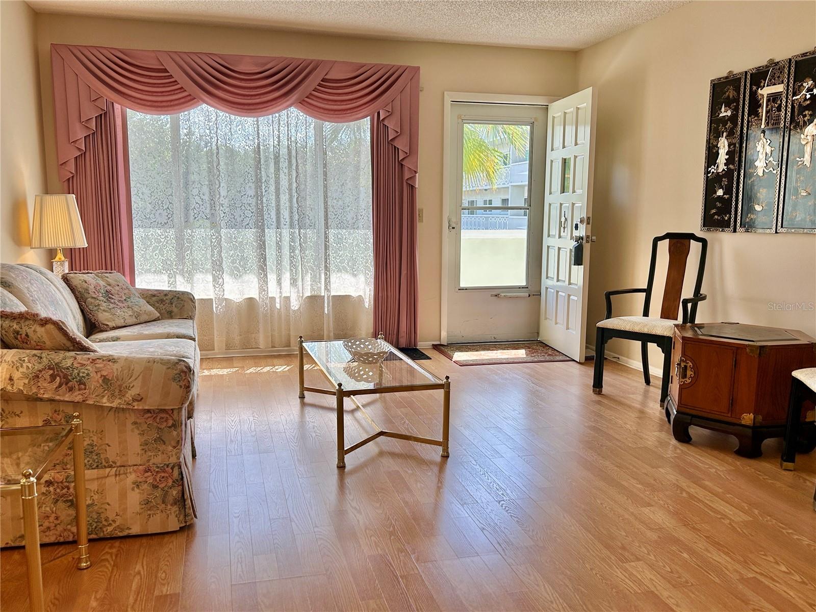 ON TOP OF THE WORLD - Residential